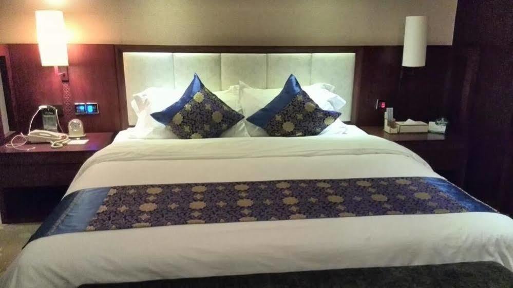 Liuzhou Sanjiangxian Dongxiangguo Hotel Экстерьер фото